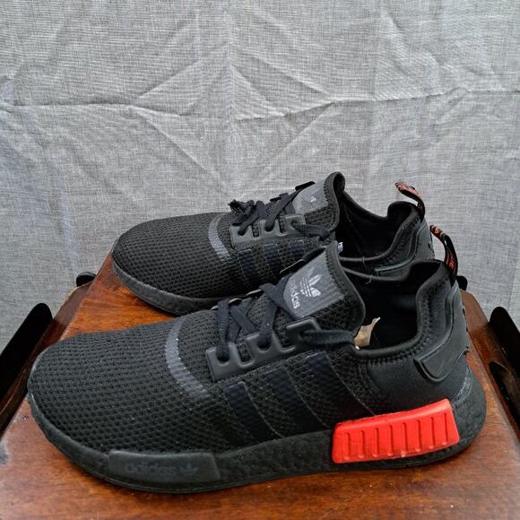Athletic_Shoes